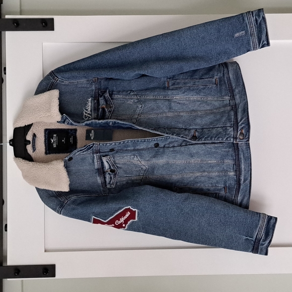 Hollister SHERPA-LINED DENIM TRUCKER JACKET - Picture 2 of 7